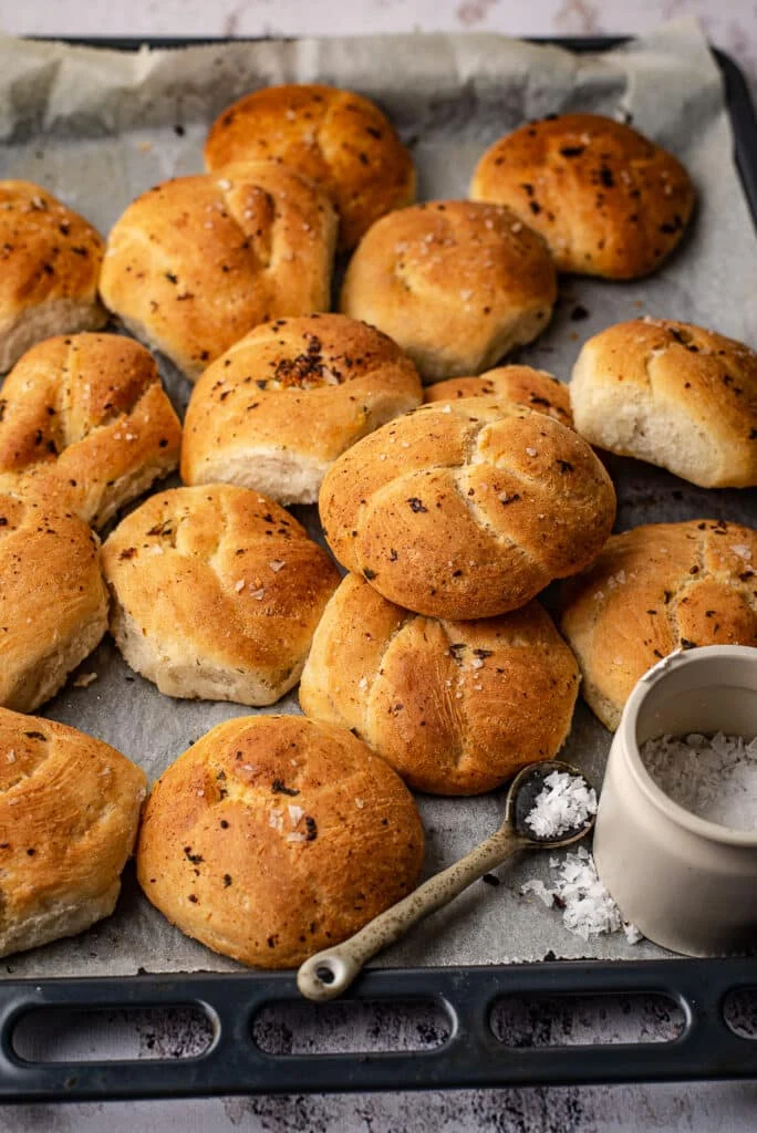 Garlic knots 21 Garlic Knots