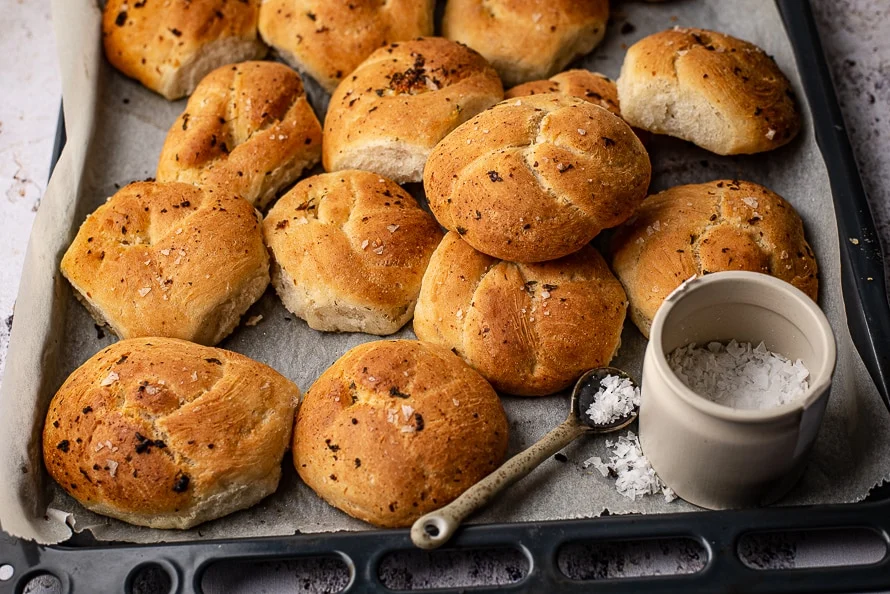 Garlic knots 2 Garlic knots