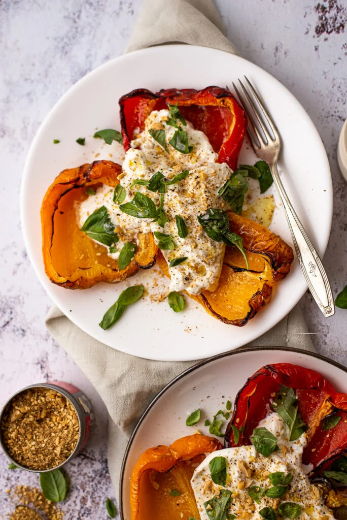 Gegrilde paprika's met burrata en dukkah 34 Gegrilde paprika's met burrata en dukkah
