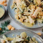 Witte koolsalade met oude kaas