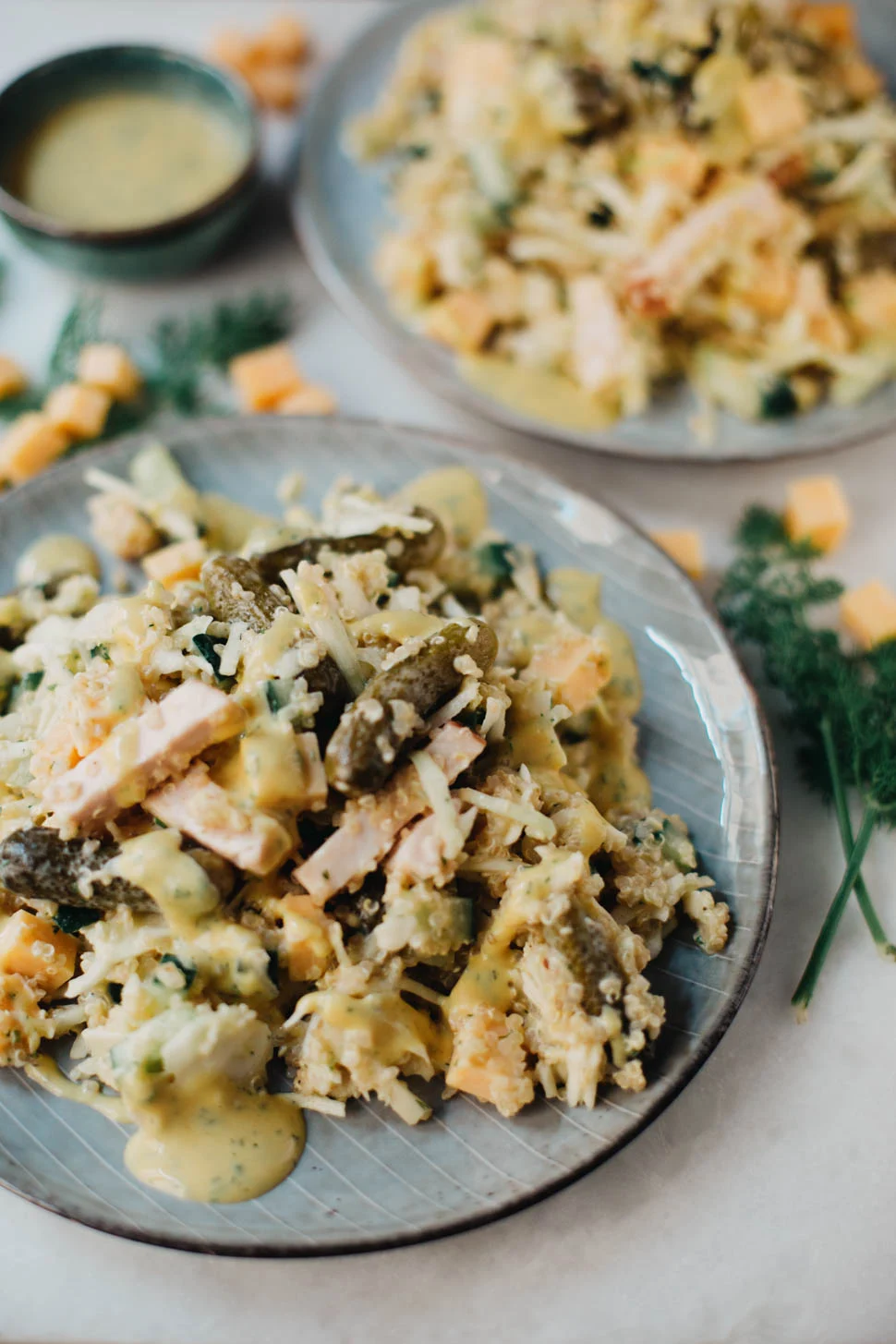 Witte koolsalade met oude kaas, gerookte kip en mosterd-dilledressing 1 Witte koolsalade met oude kaas