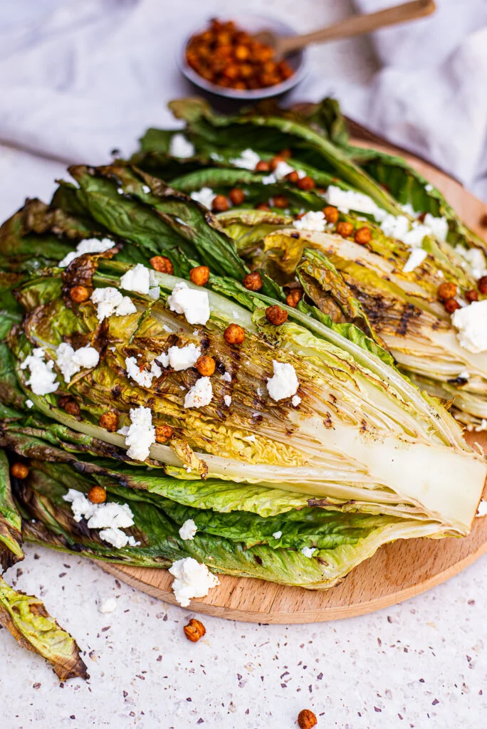 Gegrilde romaine met feta en geroosterde kikkererwten 12 Gegrilde romaine met feta en geroosterde kikkererwten