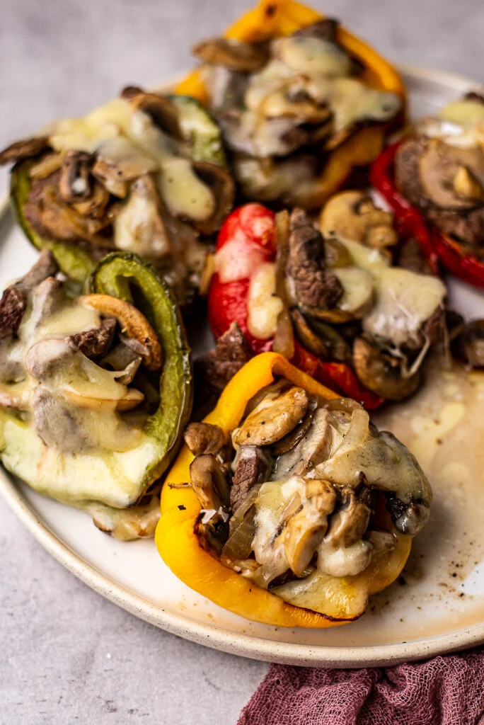 Philly cheesesteak gevulde paprika's 19 Philly cheesesteak paprika's