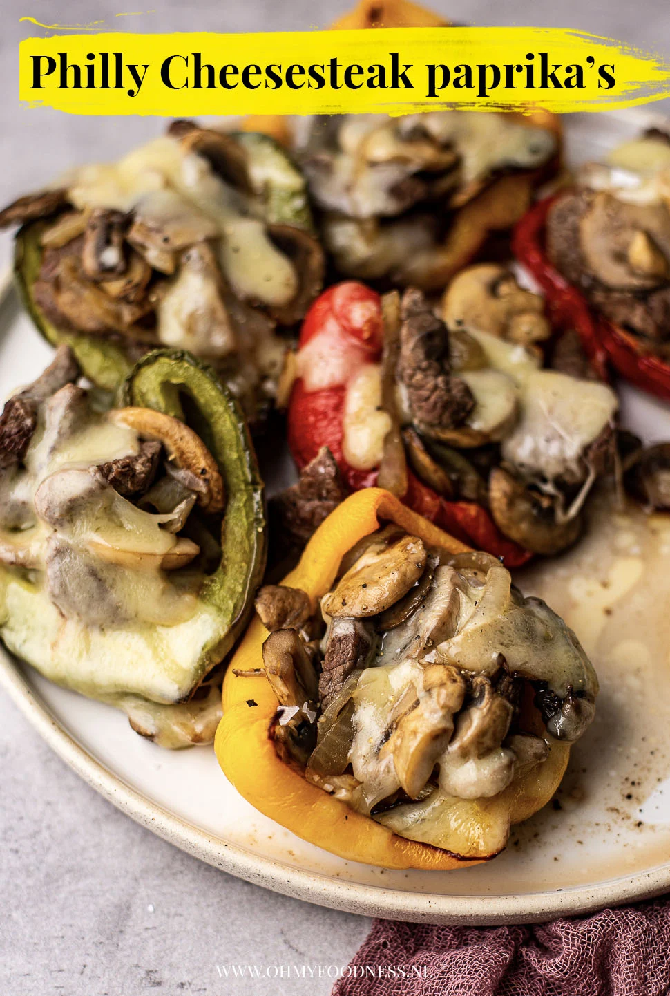 Philly cheesesteak gevulde paprika's 3 Philly cheesesteak paprika's