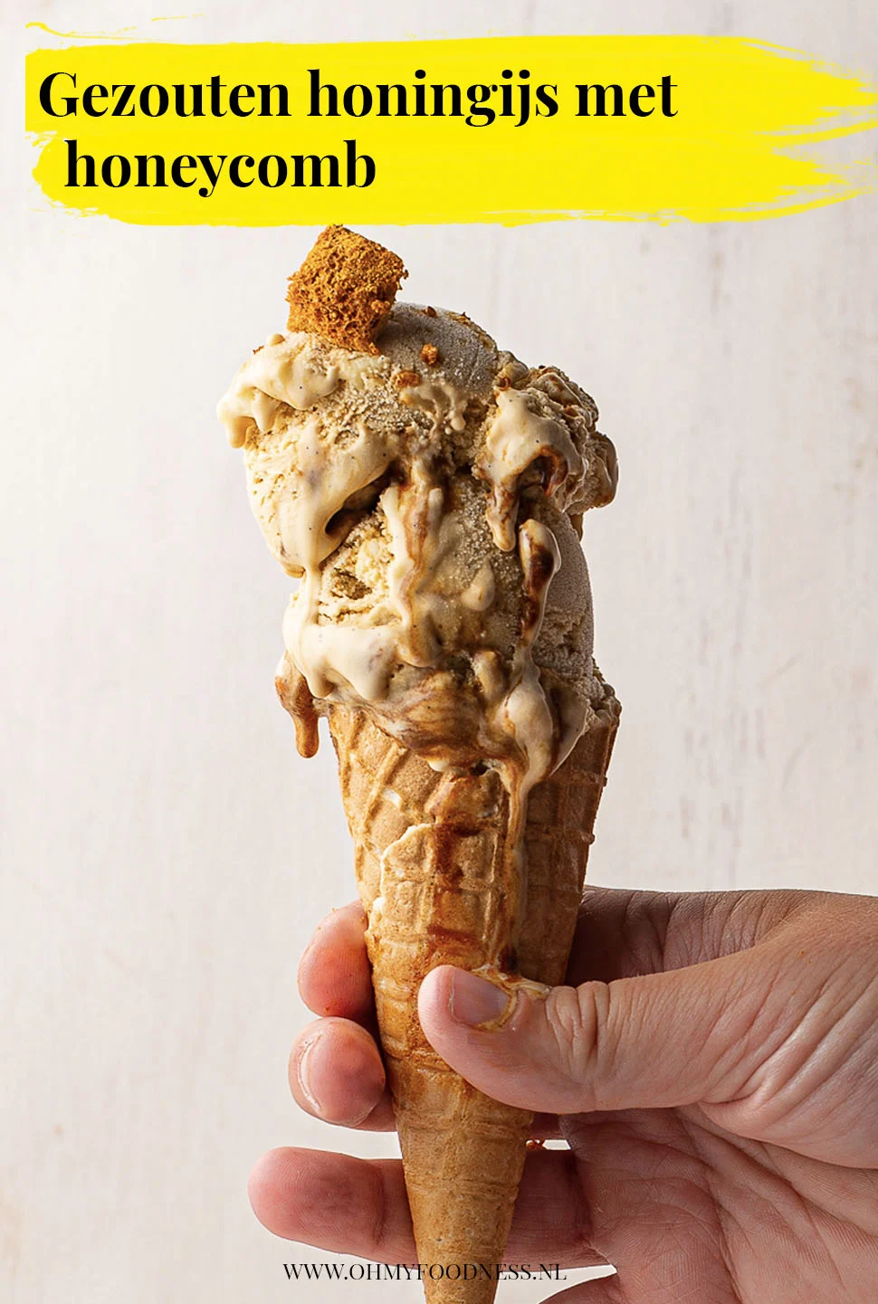 Gezouten honingijs met honeycomb en witte chocolade 3 Gezouten honingijs met honeycomb en witte chocolade