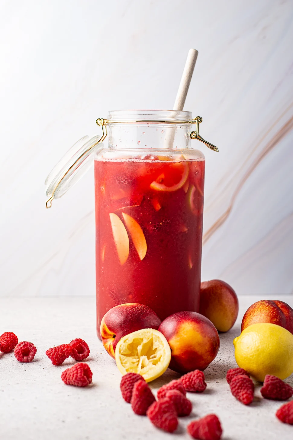 Alcoholvrije Sangria met nectarine & framboos 1 Alcoholvrije Sangria met nectarine & framboos