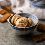 dulce de leche ijs met speculooskoekjes