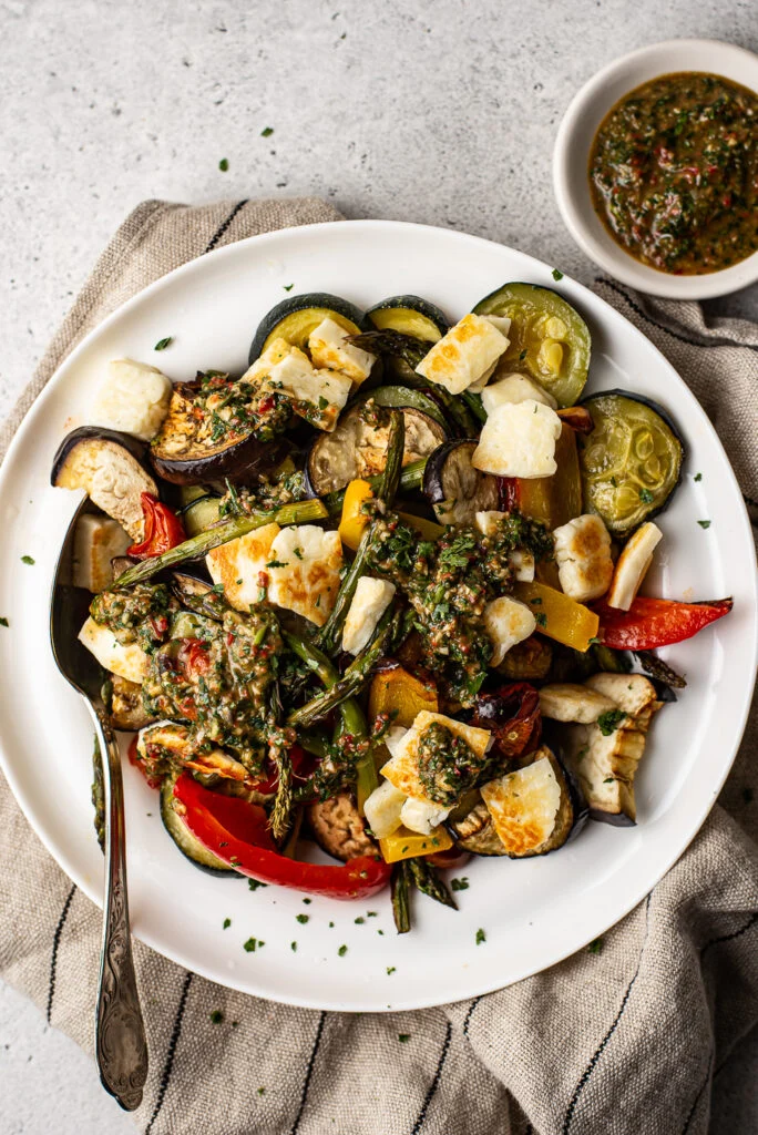 Gegrilde groenten met halloumi en chimichurri 31 gegrilde groenten met halloumi en chimichurri