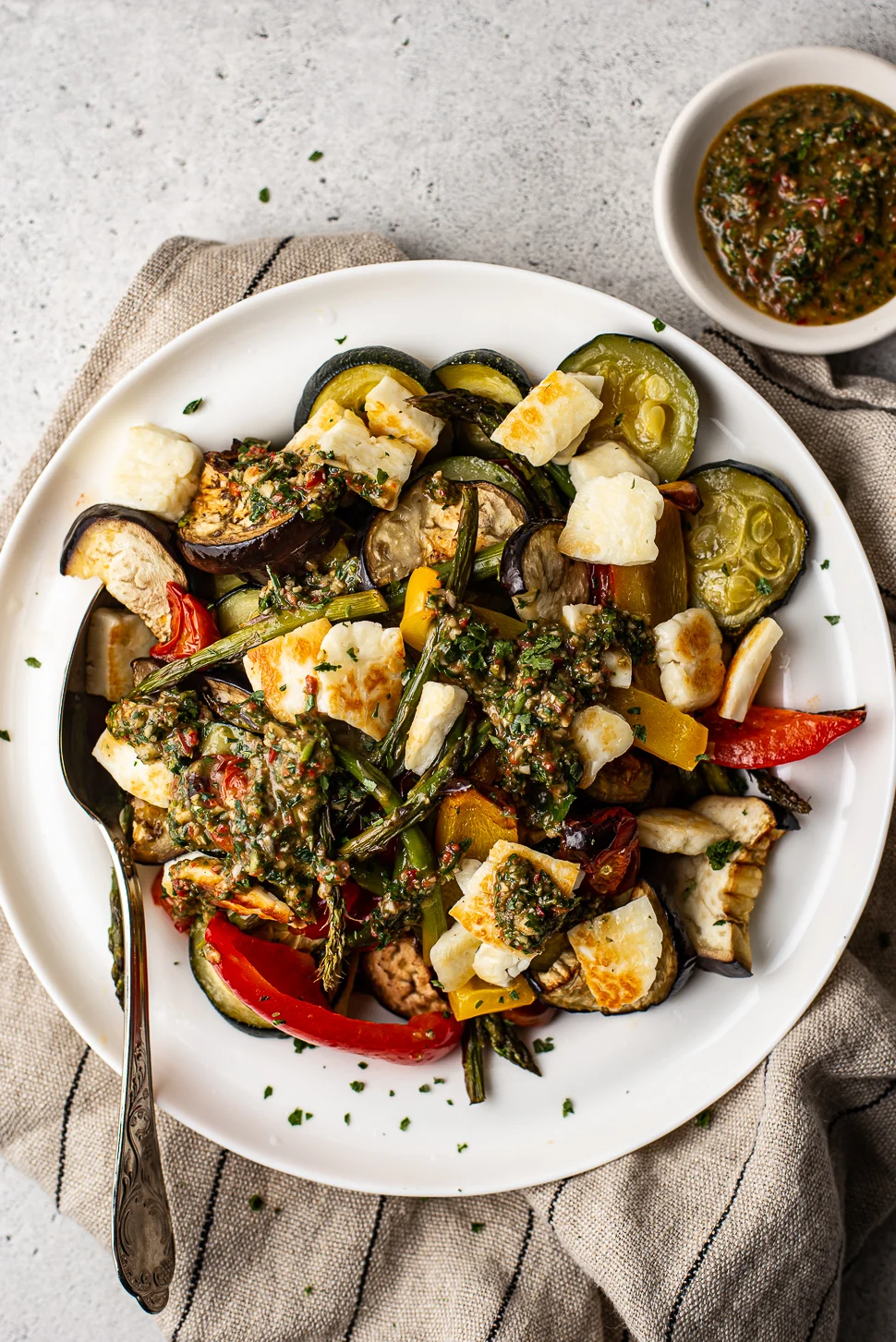 Gegrilde groenten met halloumi en chimichurri 1 gegrilde groenten met halloumi en chimichurri
