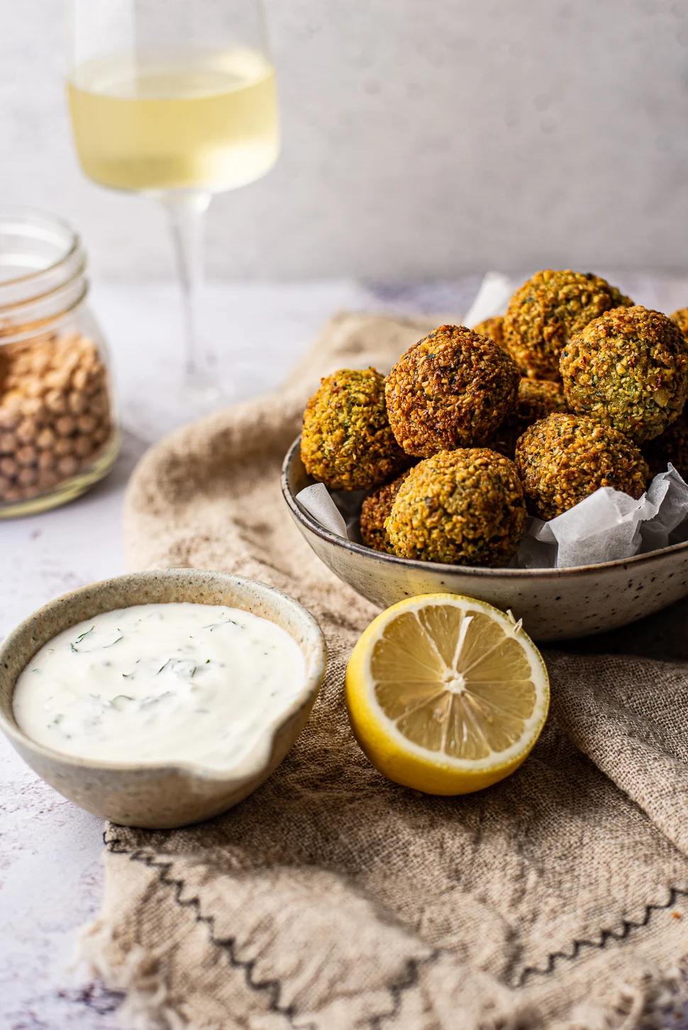 Krokante falafel met citroen-yoghurtdip 1 Krokante falafel met citroen-yoghurtdip