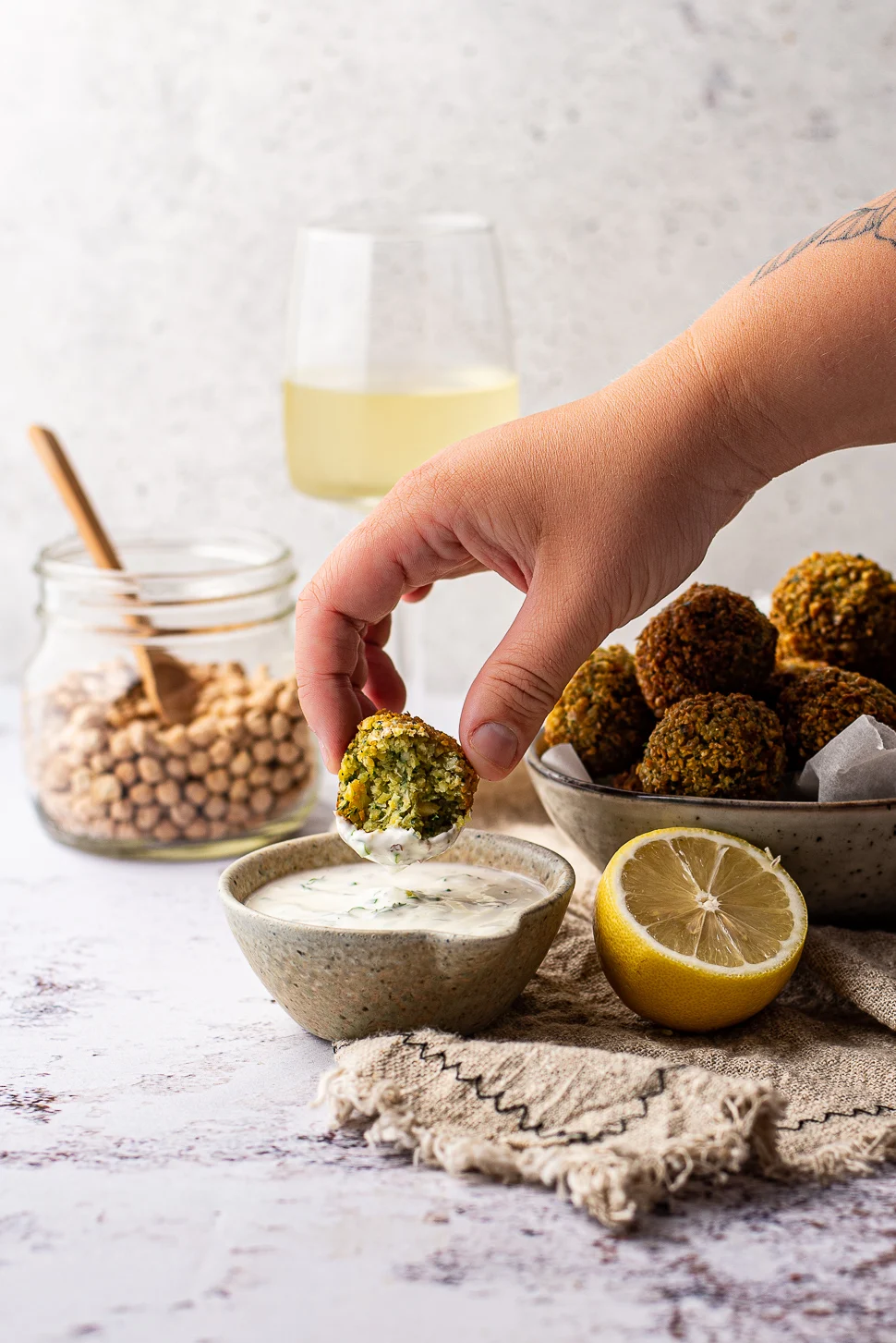 Krokante falafel met citroen-yoghurtdip 2 Krokante falafel met citroen-yoghurtdip