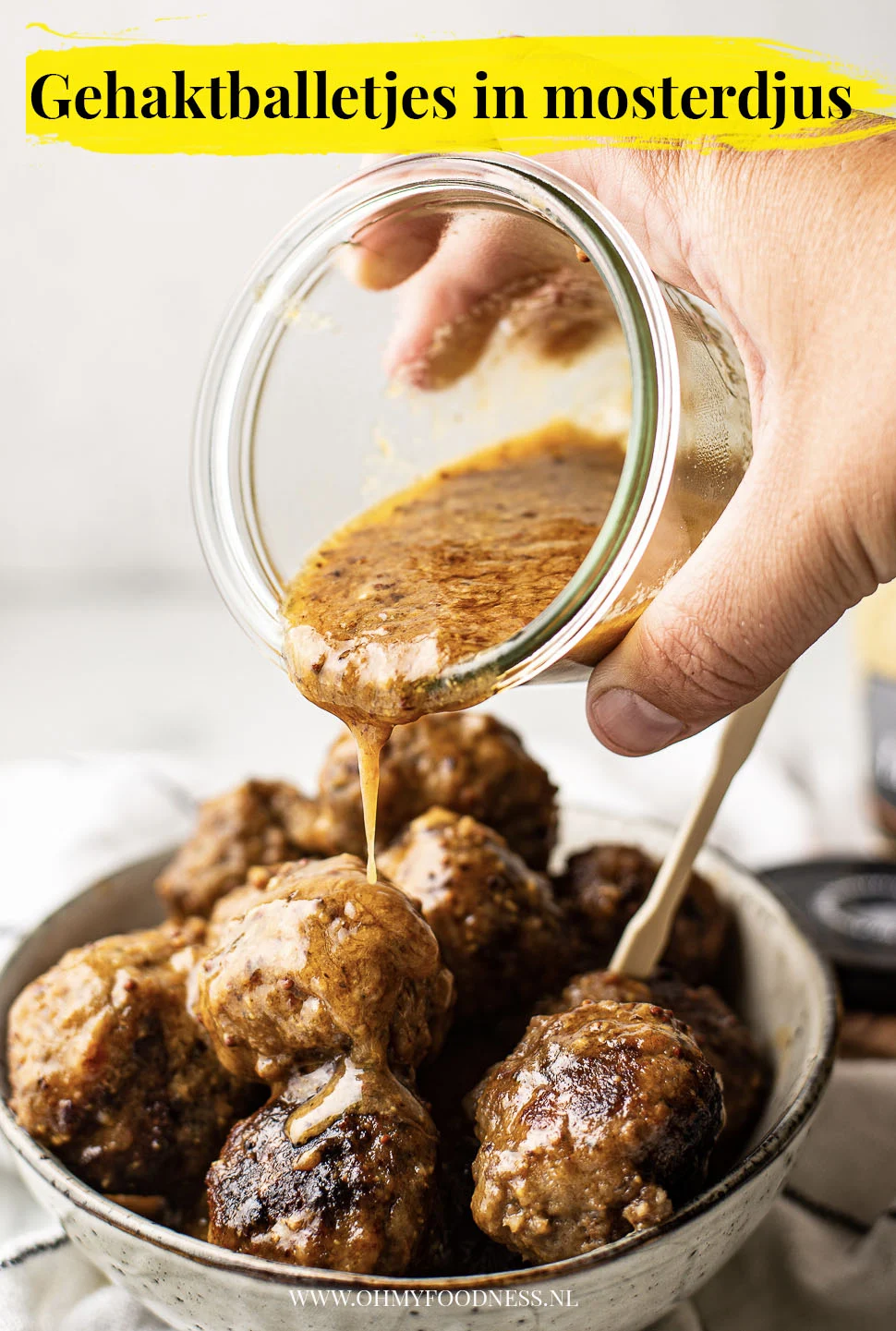 Fastfood Friday: Gehaktballetjes in mosterdjus 4 gehaktballetjes in mosterdjus
