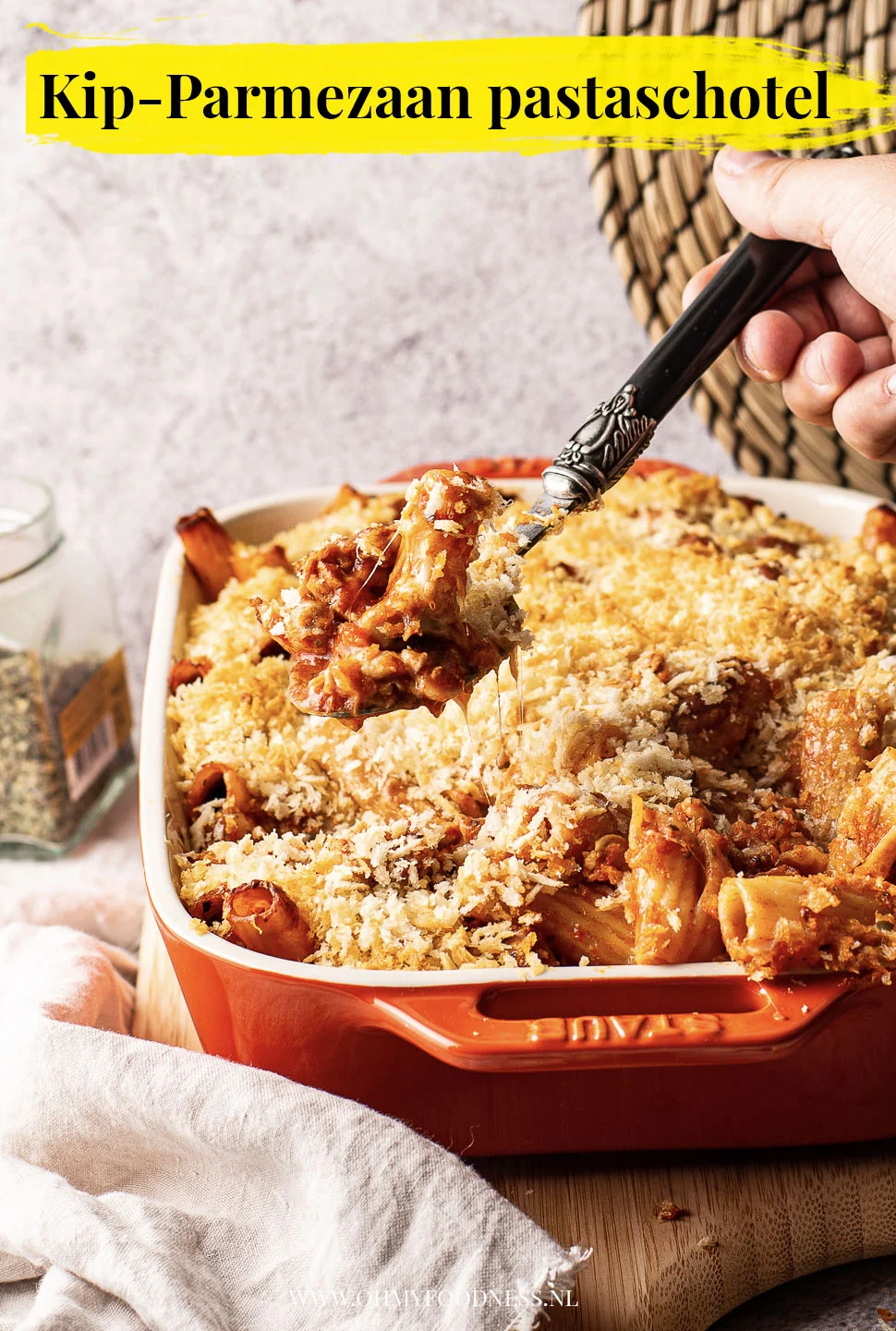Kip parmezaan pastaschotel