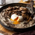bloemkool-truffelpuree met paddenstoelen en zachtgekookt ei