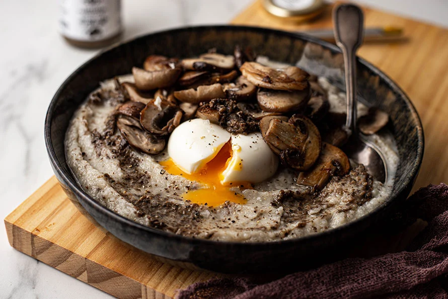 Bloemkool-truffelpuree met paddenstoelen en zachtgekookt ei 2 bloemkool-truffelpuree met paddenstoelen en zachtgekookt ei