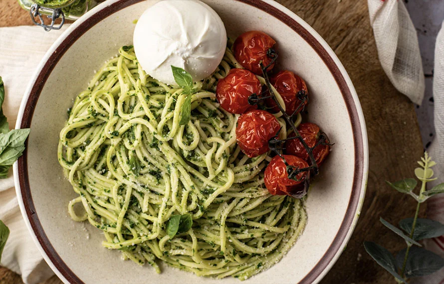 Spaghetti met spinaziepesto en burrata 3 spaghetti met spinaziepesto en burrata