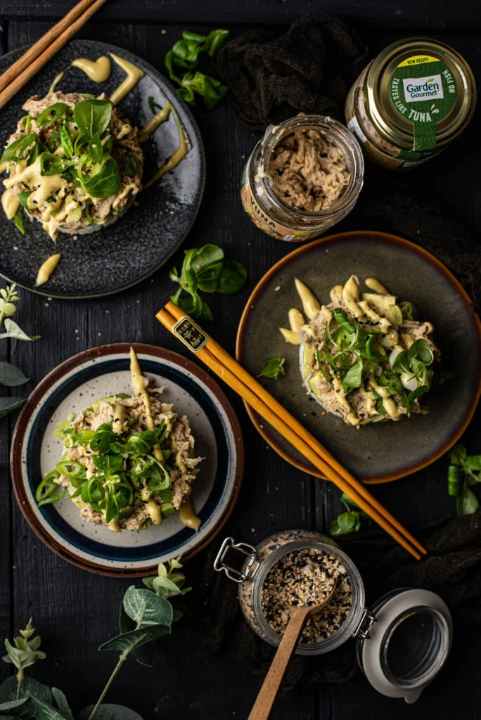 Vegan sushi stacks met 'tonijn' 18 Vegan sushi stacks