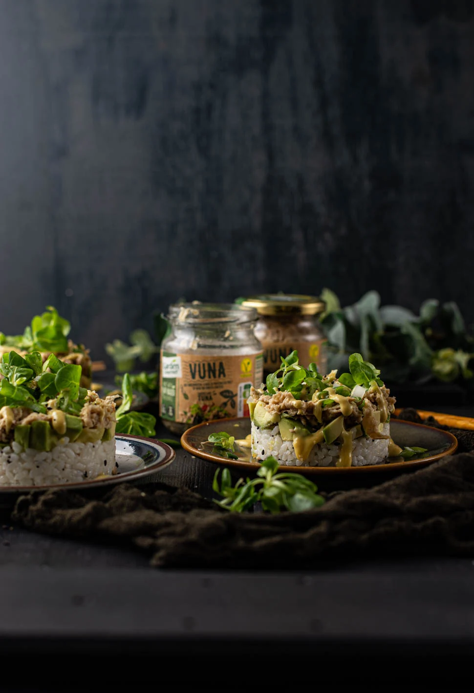 Vegan sushi stacks met 'tonijn' 3 Vegan sushi stacks