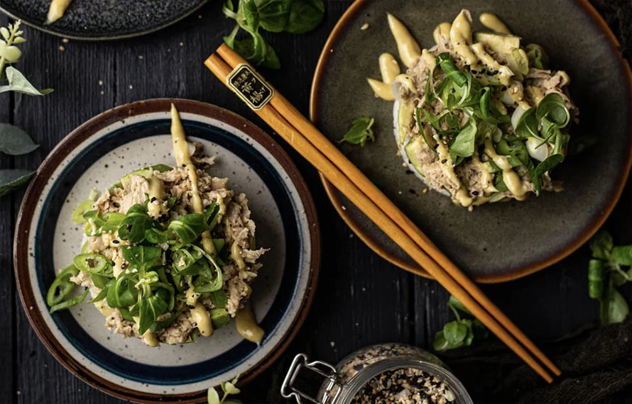 Vegan sushi stacks met 'tonijn' 4 Vegan sushi stacks