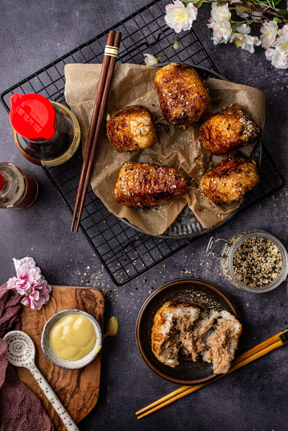Yaki Onigiri met tonijn 1 Yaki Onigiri met tonijn