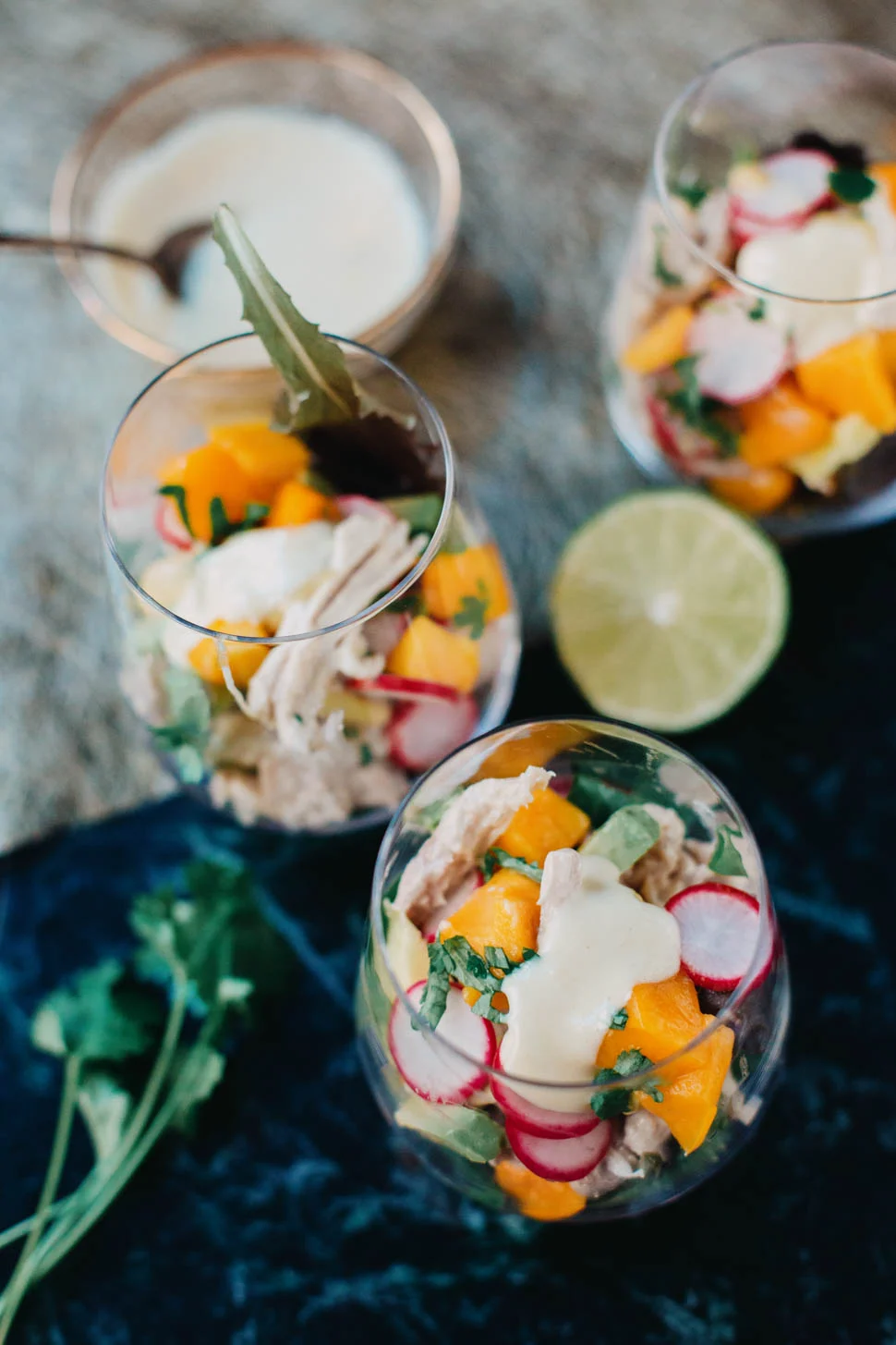 17x kerstmis voorgerechten 1 Kipcocktail met mango en wasabimayonaise
