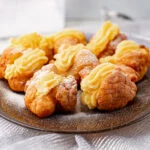 Oliebollen met banketbakkersroom