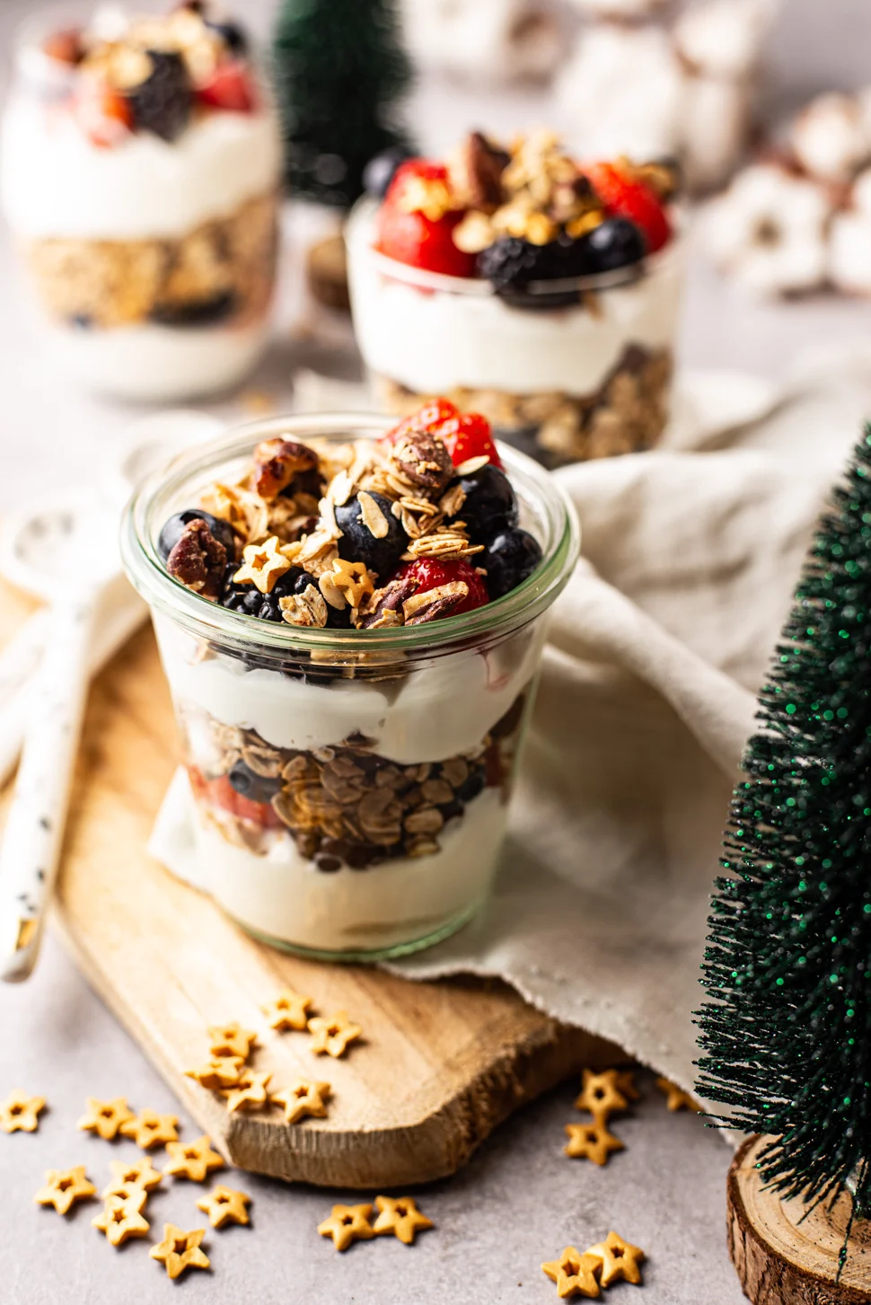15x kerstontbijt recepten 2 Ontbijttrifle met yoghurt en kerstgranola