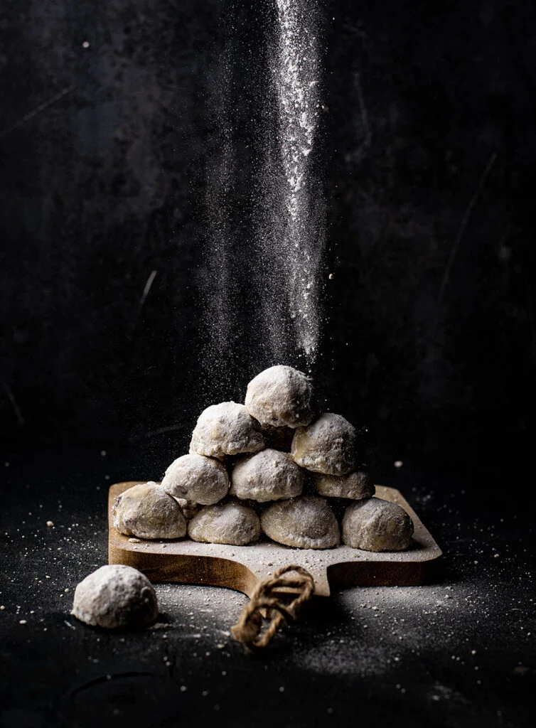 Witte chocolatechip en pecannoten sneeuwballen 10 Witte chocolatechip en pecannoten sneeuwballen