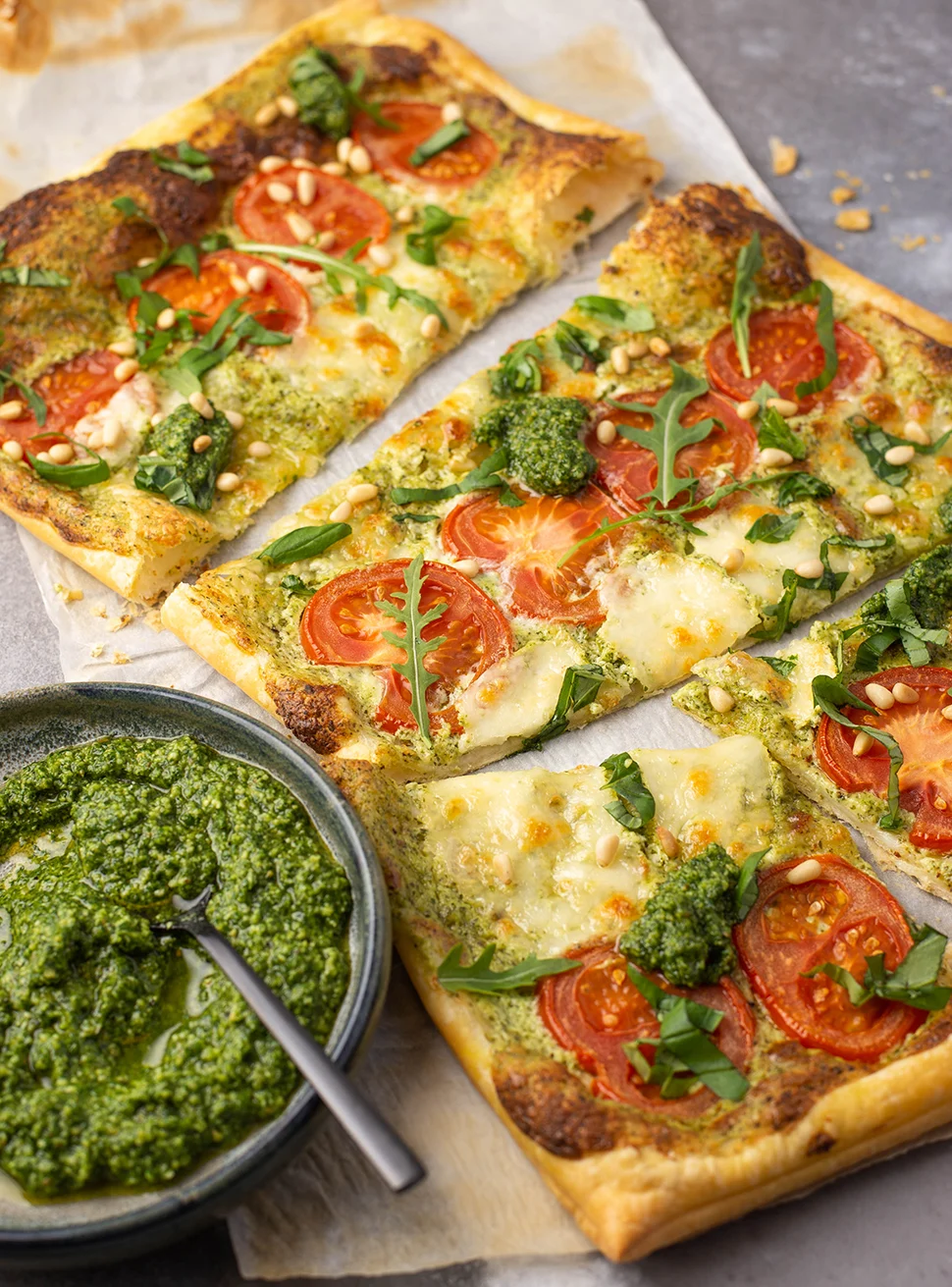 Caprese plaattaart met rucolapesto 1 Caprese plaattaart met rucolapesto