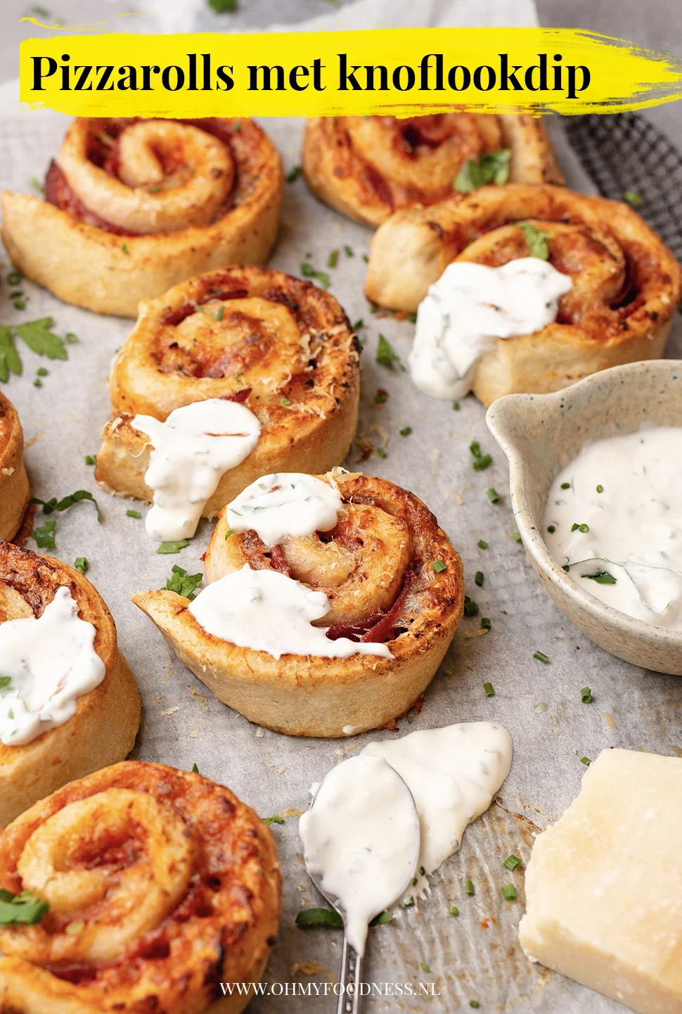 Fastfood Friday: Pizzarolls met knoflookdip 3 Pizzarolls met knoflookdip