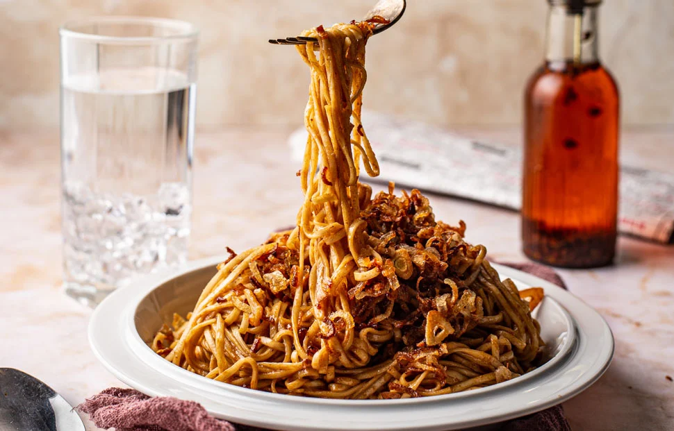 noedels met geroosterde pindakaas