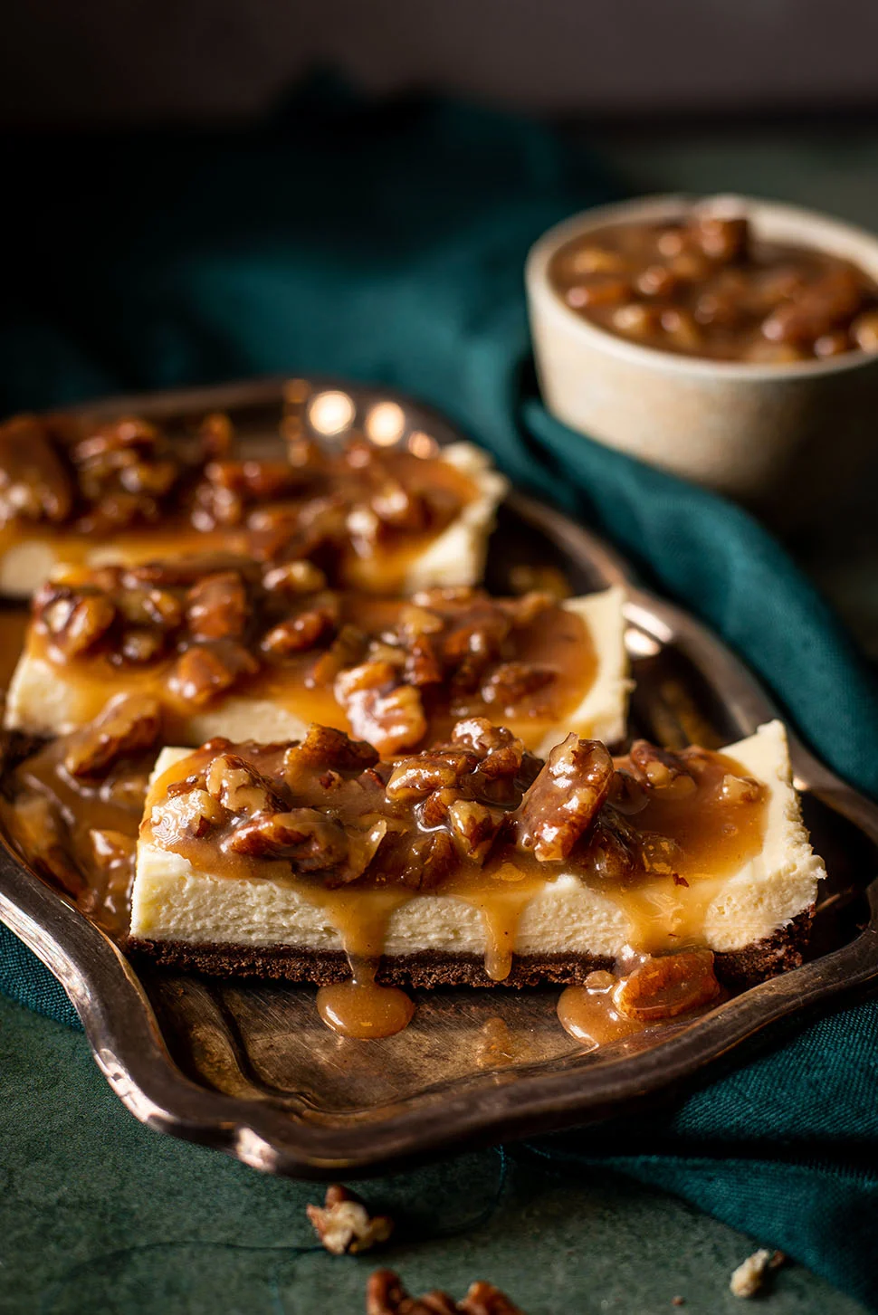 No bake cheesecakebars met pecannotenkaramel 1 No bake cheesecakebars met pecannotenkaramel