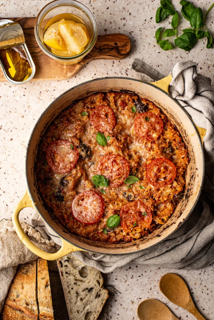 Orzo Ottolenghi ovenschotel - "Orzo Puttanesca" 18 Orzo puttanesca uit de oven