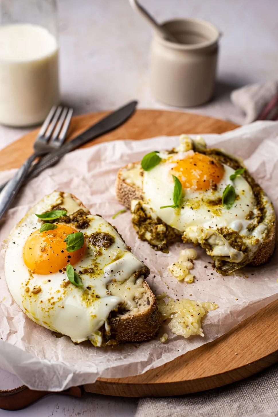 Fastfood Friday: Toast met pesto-eieren en kaas 1 Toast met pesto-eieren en kaas
