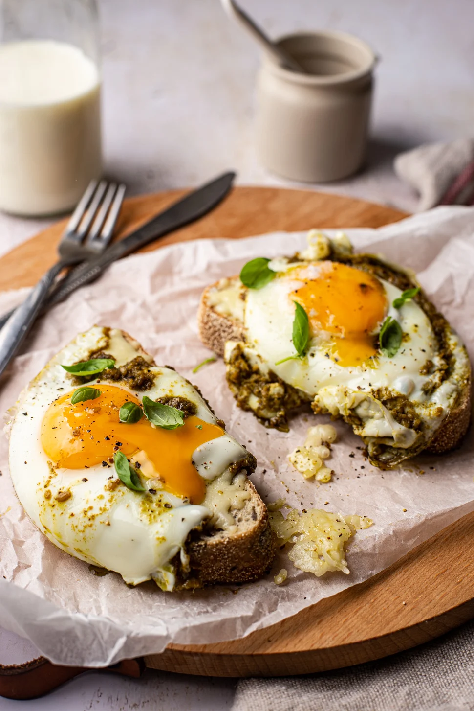 Fastfood Friday: Toast met pesto-eieren en kaas 2 Toast met pesto-eieren en kaas
