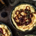 Aardappelpuree met balsamico-uitjes