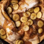 Dutch baby pancake met banaan en karamel