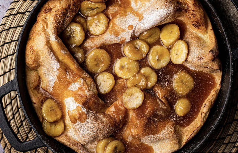 Fastfood Friday: Dutch Baby Pancake met banaan en karamel 3 Dutch baby pancake met banaan en karamel