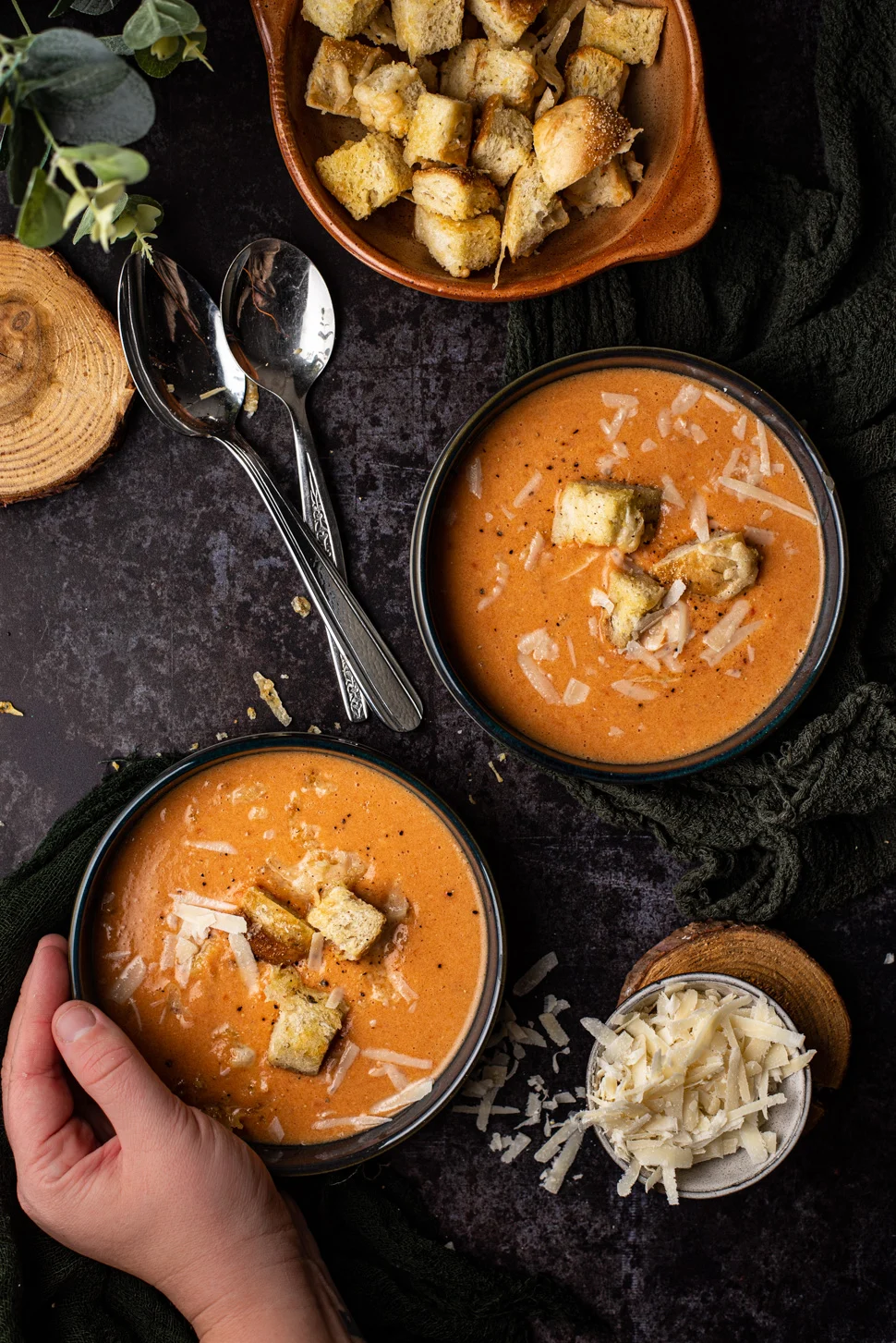 Tomatencremesoep met knoflook-kaascroutons 2 Tomatencremesoep met knoflook-kaascroutons