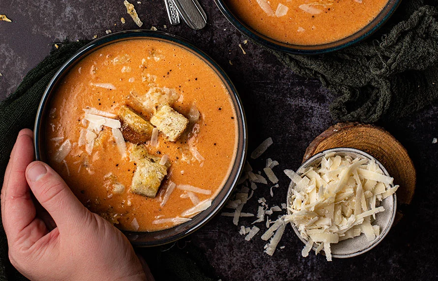 Tomatencremesoep met knoflook-kaascroutons 3 Tomatencremesoep met knoflook-kaascroutons