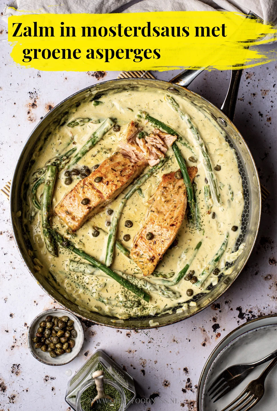 Zalm in mosterdsaus met groene asperges