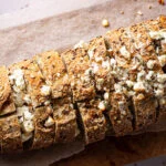 borrelbrood met feta en honing