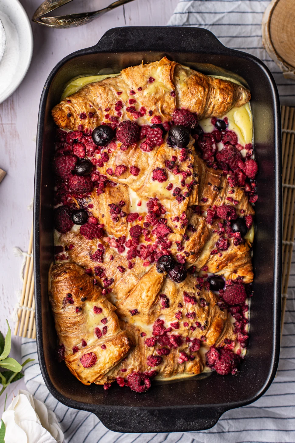 Croissantbake met vanille & rood fruit 1 croissantbake met vanille en rood fruit