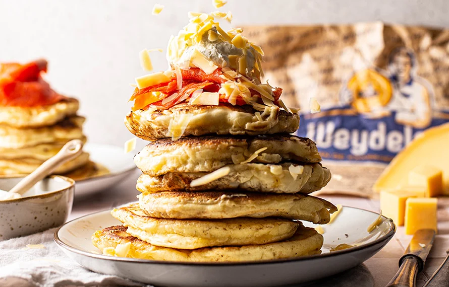 Kaaspannenkoekjes met gerookte zalm en dillecrème 3 Kaaspannenkoekjes met gerookte zalm