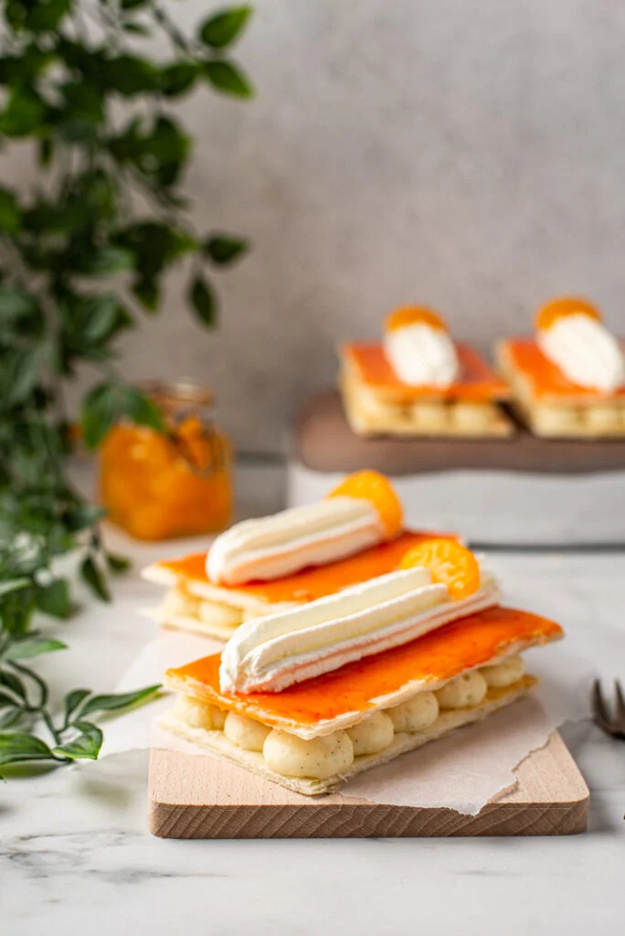 Oranjetompouce met sinaasappelglazuur