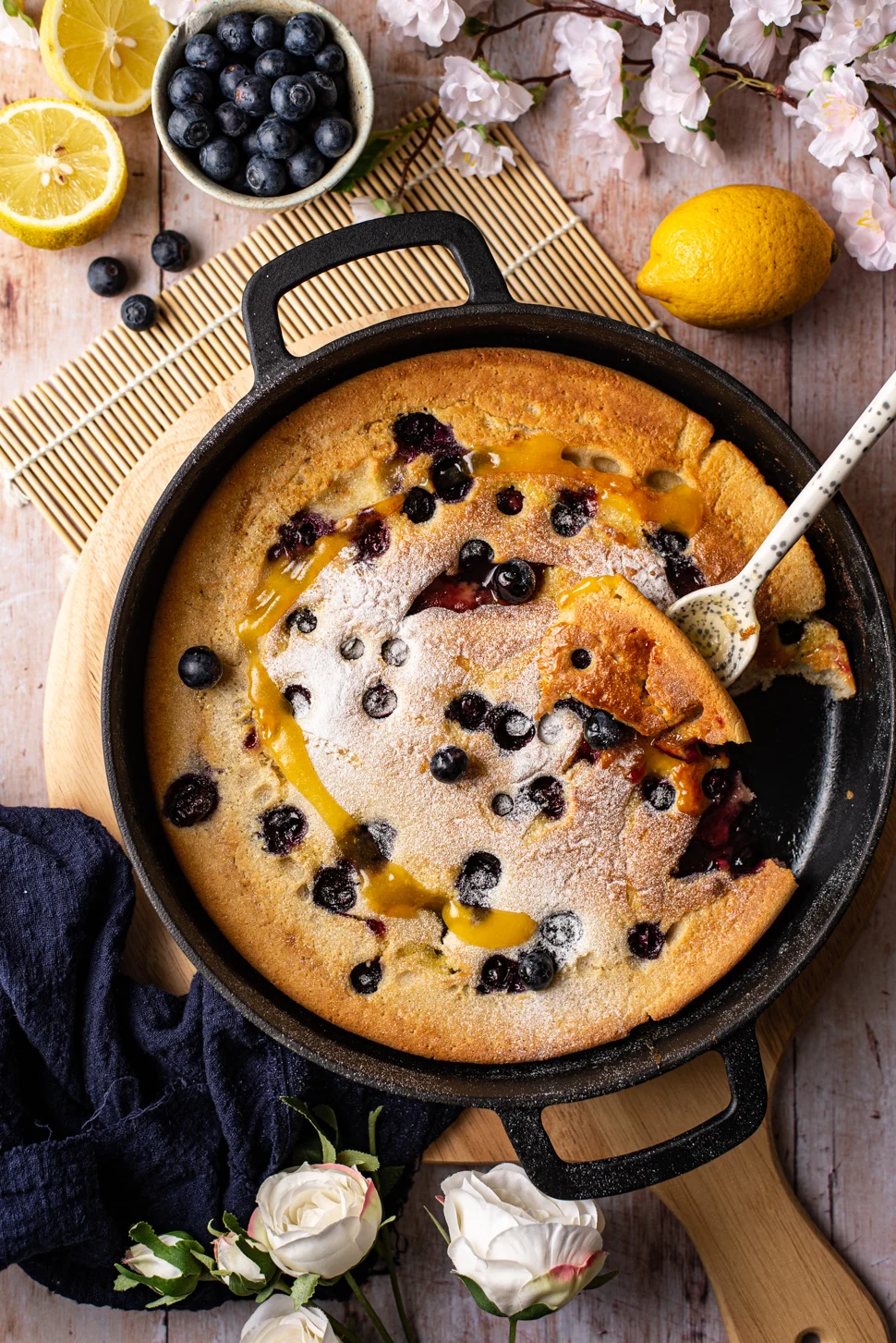 Pannenkoek uit de oven met blauwe bessen