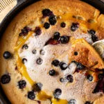 Pannenkoek uit de oven met blauwe bessen