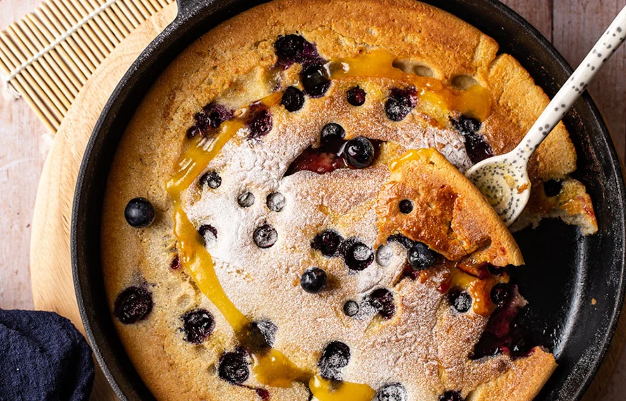 Pannenkoek uit de oven met blauwe bessen