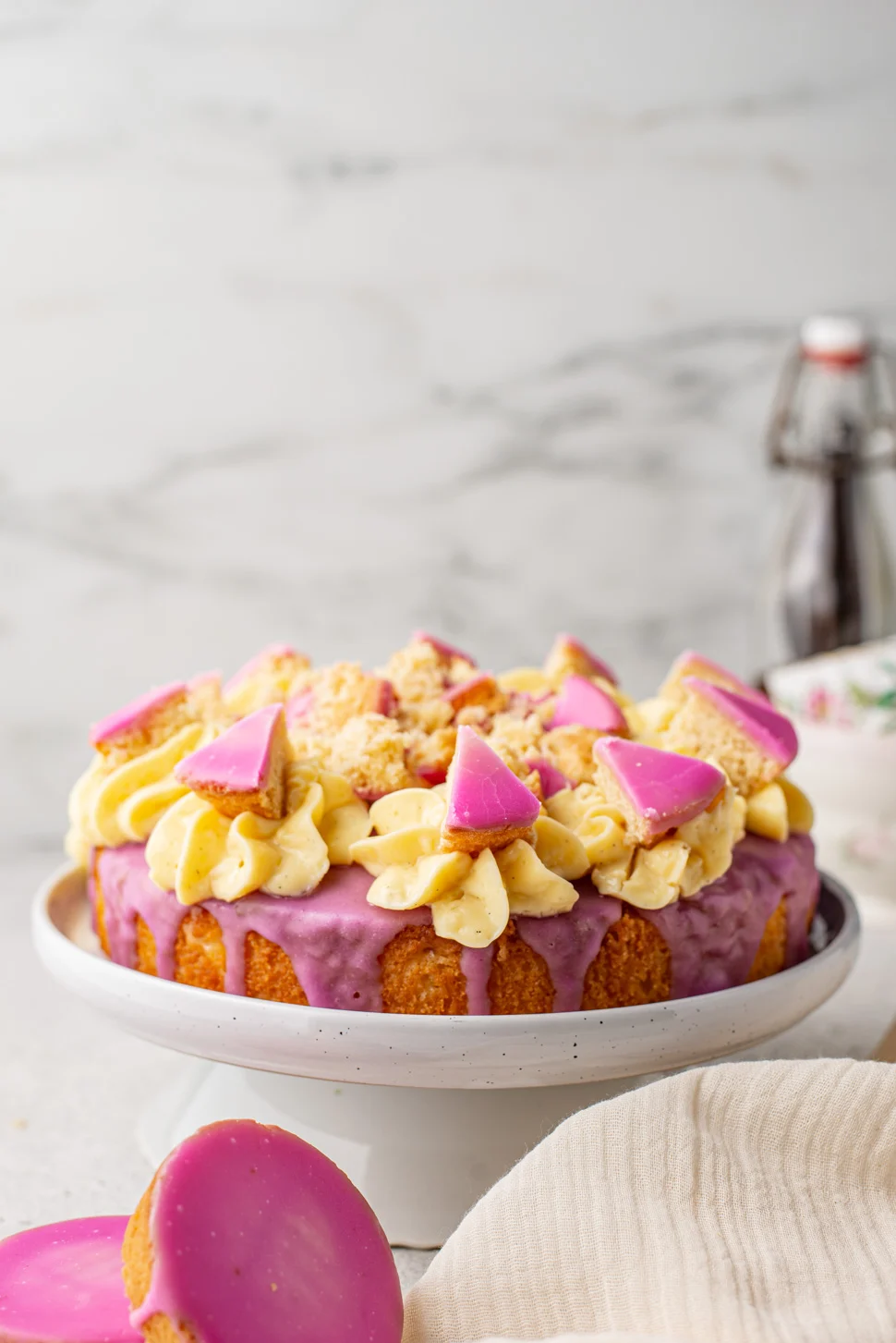 Roze koektaart met vanilleroom 1 Roze koektaart met vanilleroom