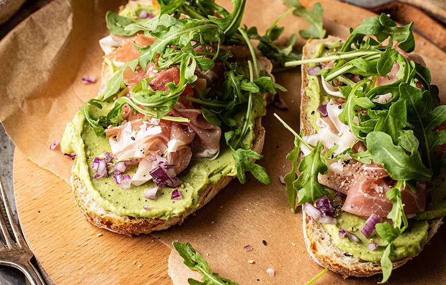 Avocadotoast met Parmaham & rucola 2 Avocadotoast met parmaham en rucola
